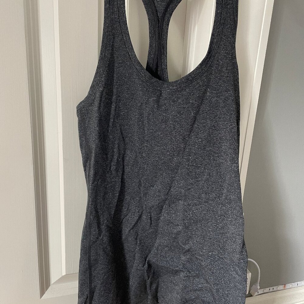 lululemon grey tank top